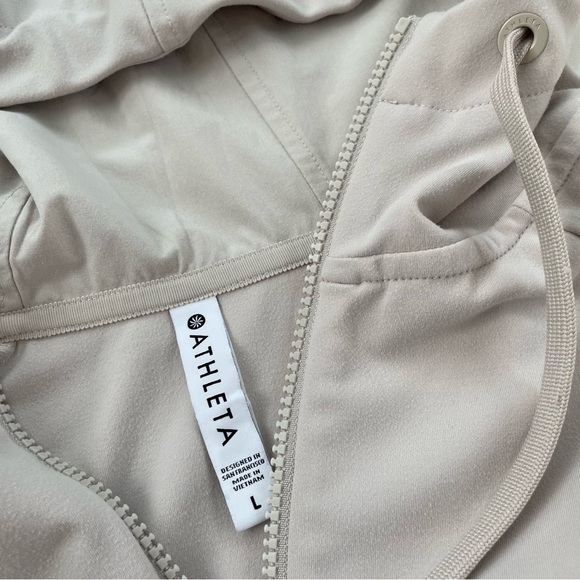 Athleta Women's White Cream Glacier Handkerchief Poncho Size Large - Picture 5 of 8